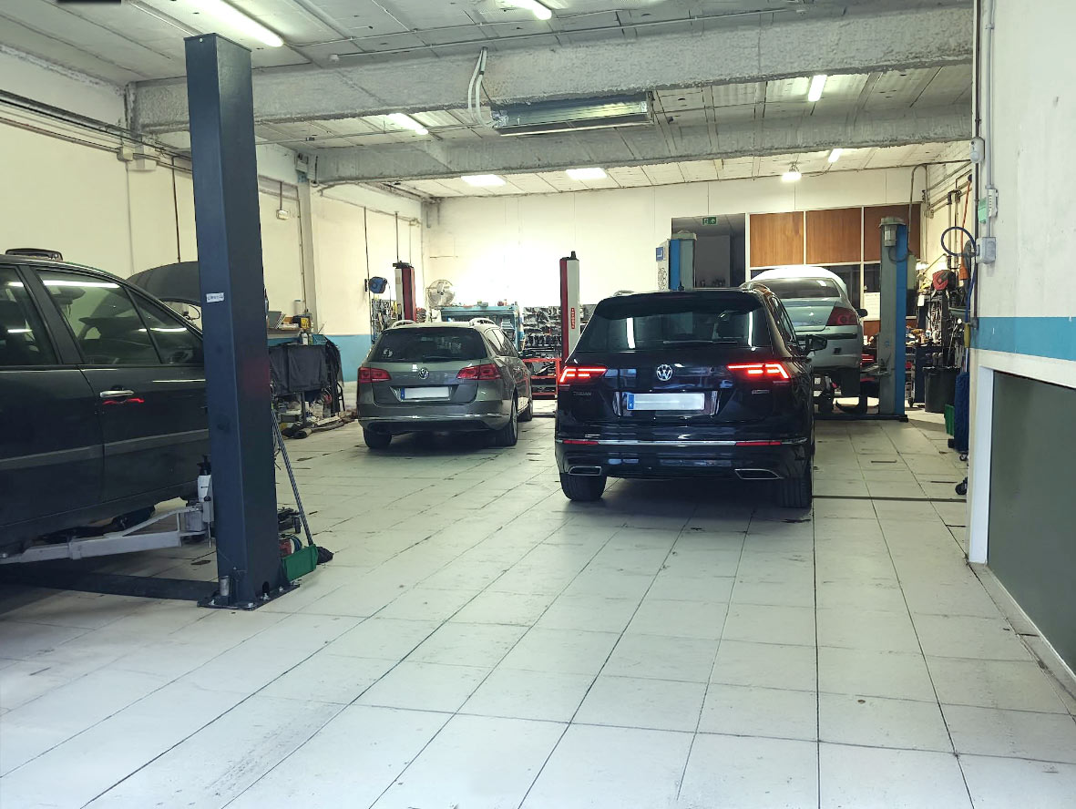Professional auto workshop
